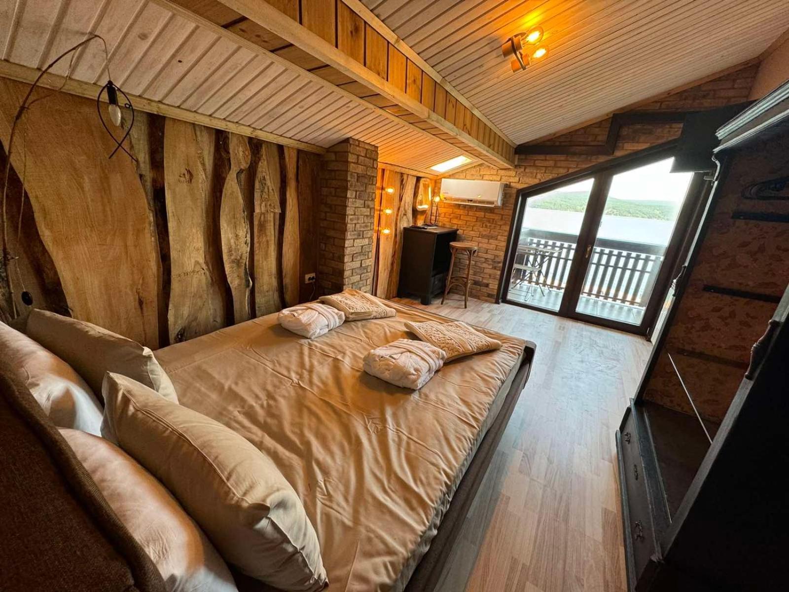 Villa Iskar Lake Residence By Bookvillabg Shtarkelovo Gnezdo Ngoại thất bức ảnh