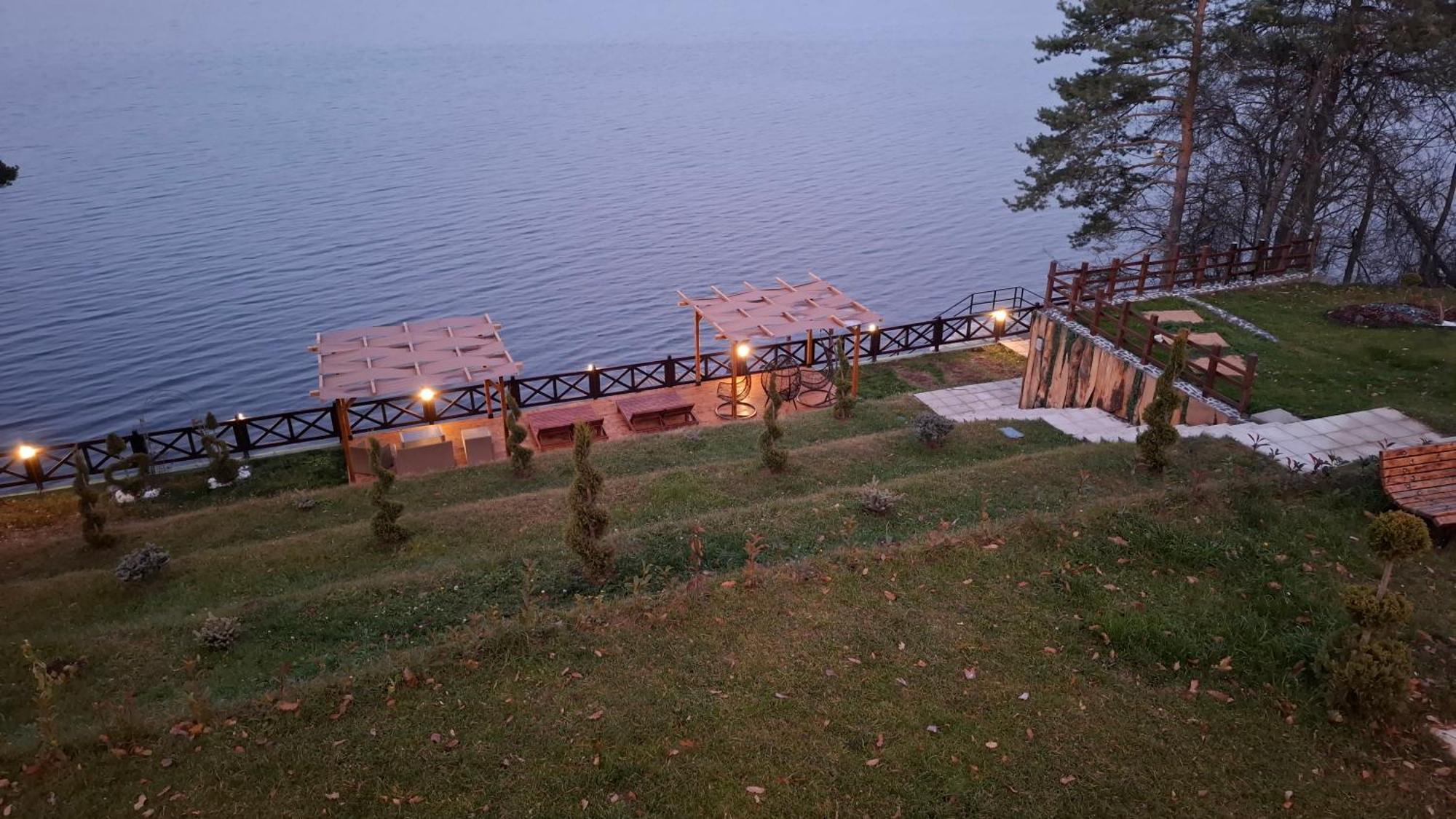 Villa Iskar Lake Residence By Bookvillabg Shtarkelovo Gnezdo Ngoại thất bức ảnh