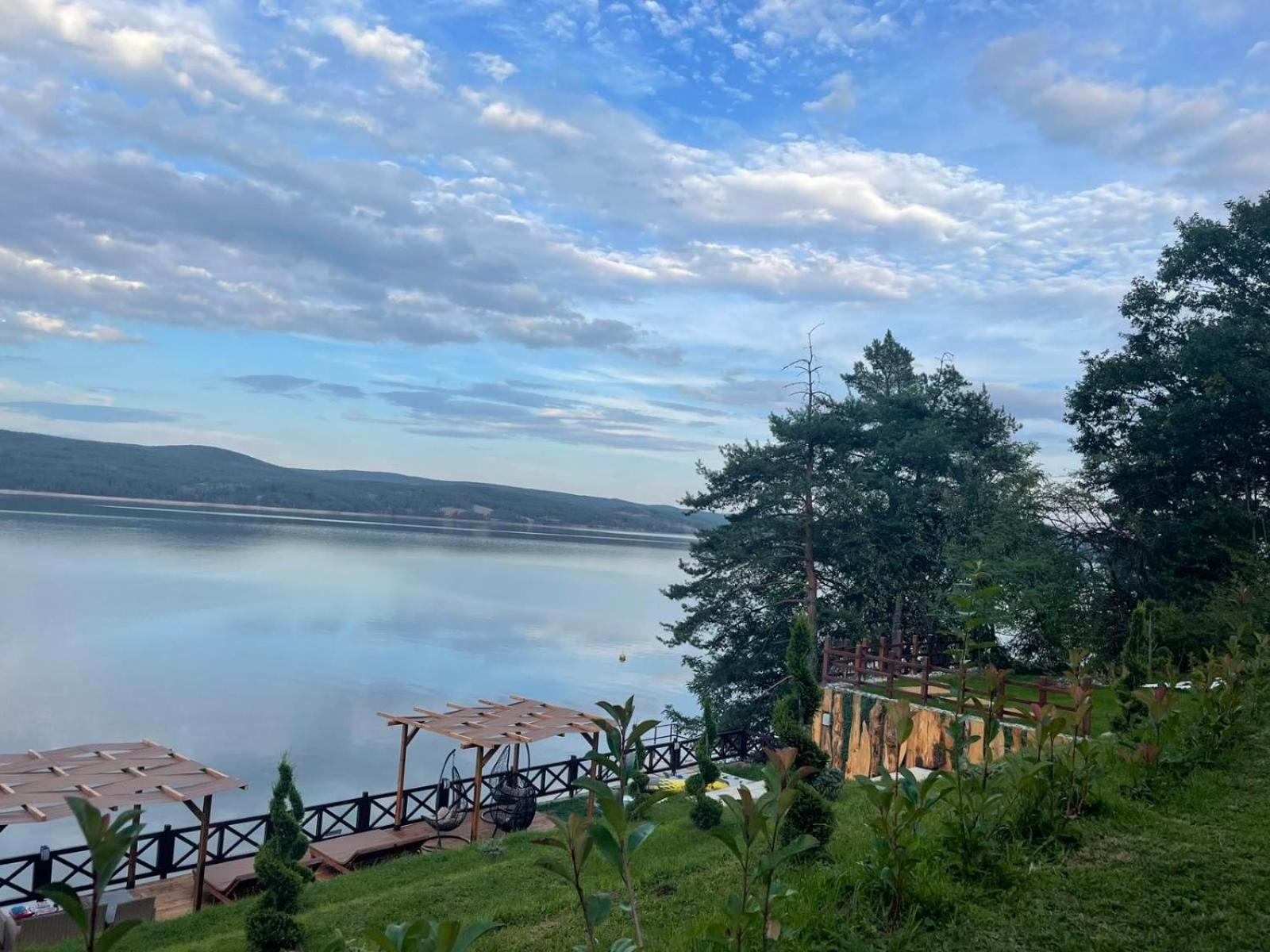 Villa Iskar Lake Residence By Bookvillabg Shtarkelovo Gnezdo Ngoại thất bức ảnh